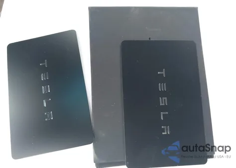 2025 Tesla Model 3 Long Range All-Wheel Drive z USA, uszkodzony, nr VIN 5YJ3E1EB9SF932149